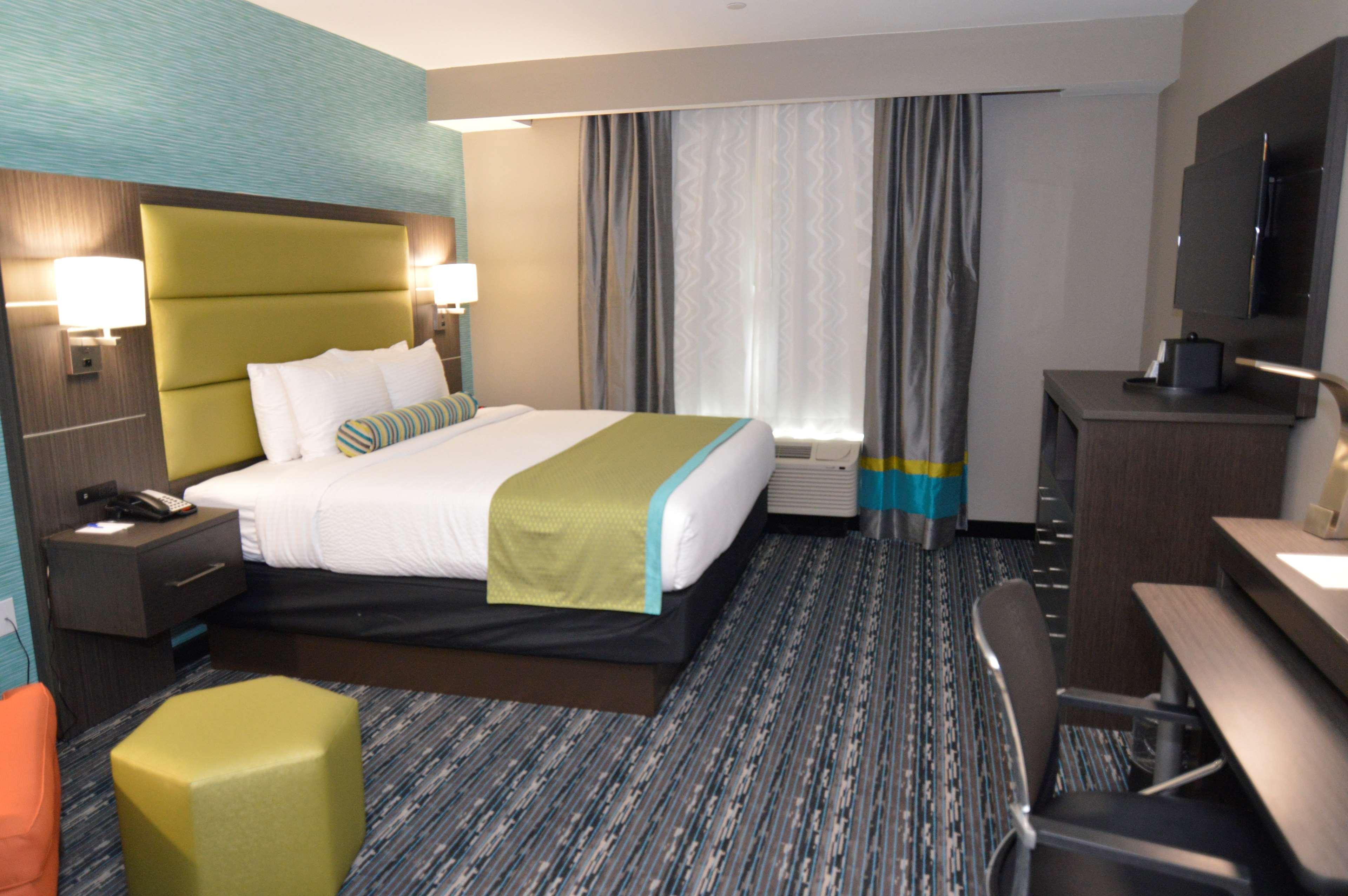 Western & Hotel