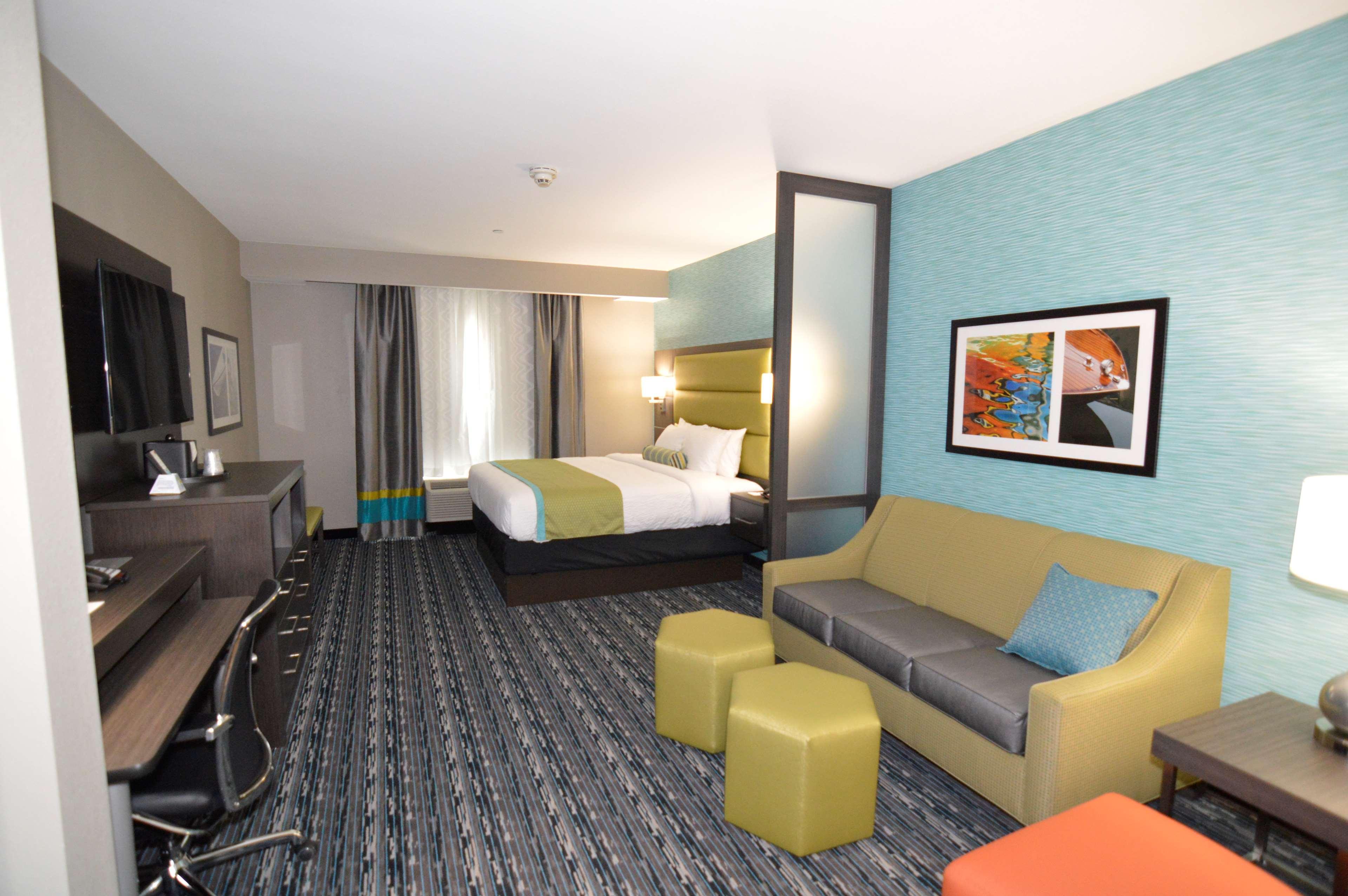 Western & Hotel 3*