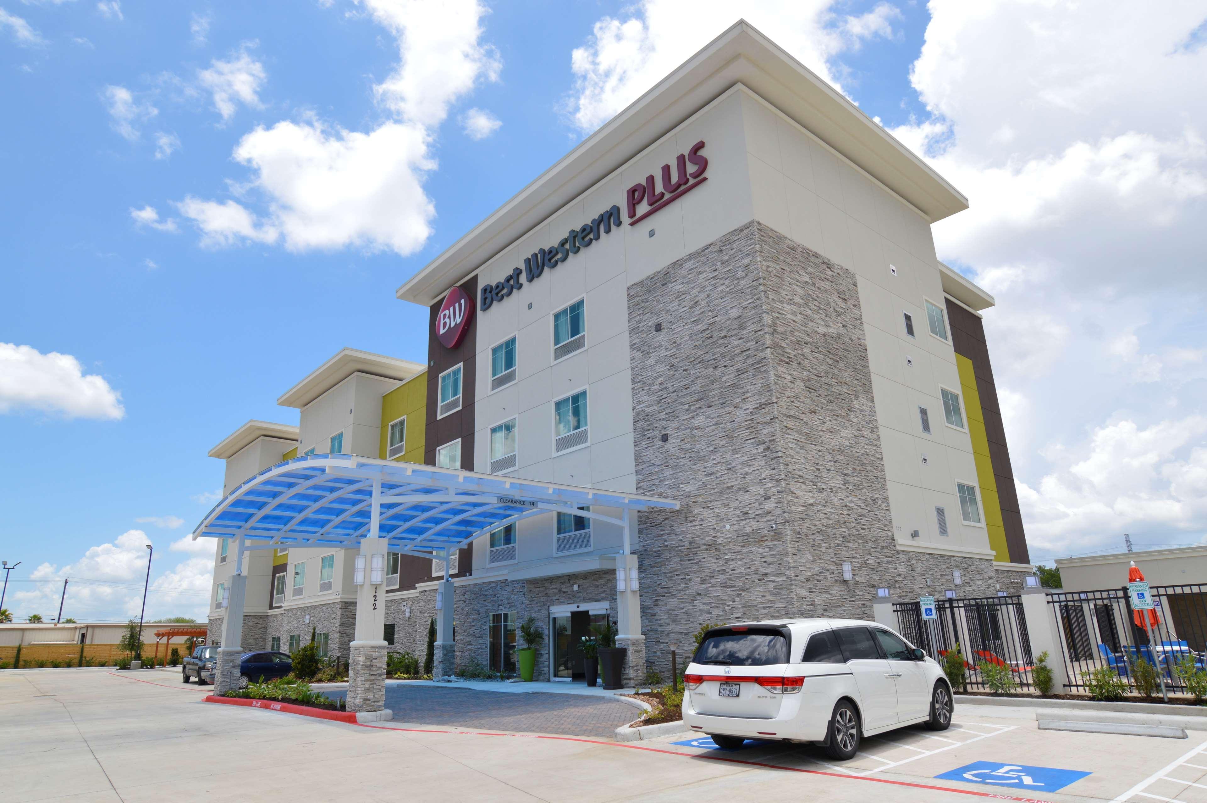 Western & Hotel 3*